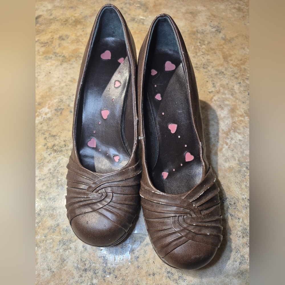 Dark Brown Heels with Textured Leather and Ruched Design